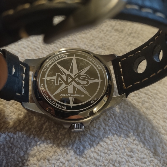 Watch - Picture 2 of 3